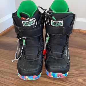 Burton Zipline snowboard boots size 7 perfect for beginners!!